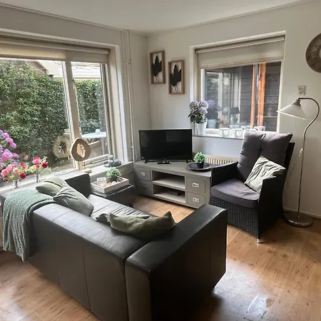 Semesterbostad Heerlijk In *